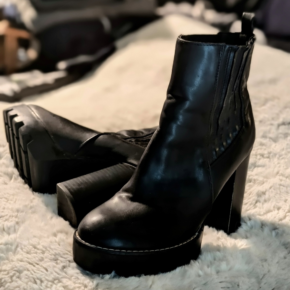 Elegant Black Leather Women's Ankle Boots